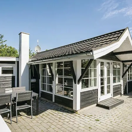 Two-bedroom Holiday In * Neksø