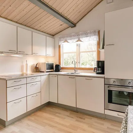 Two-bedroom Holiday In Casa de Férias Neksø