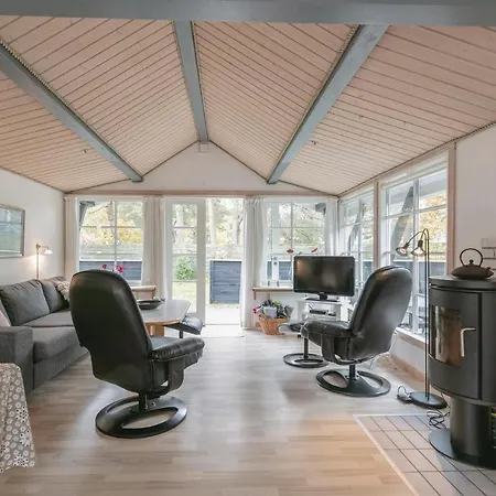 Two-bedroom Holiday In Casa de Férias Neksø